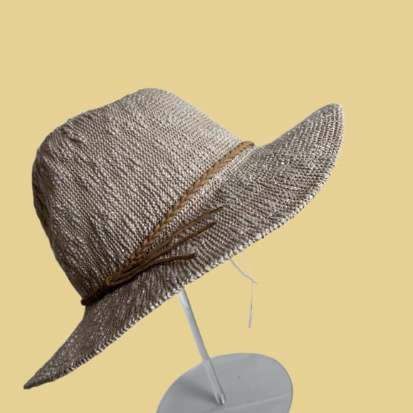 Beige stylish hat - Picture 6 of 7
